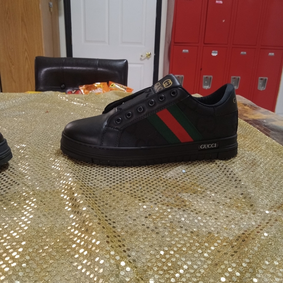 Designer shoes and clothes - Picture 2 of 4